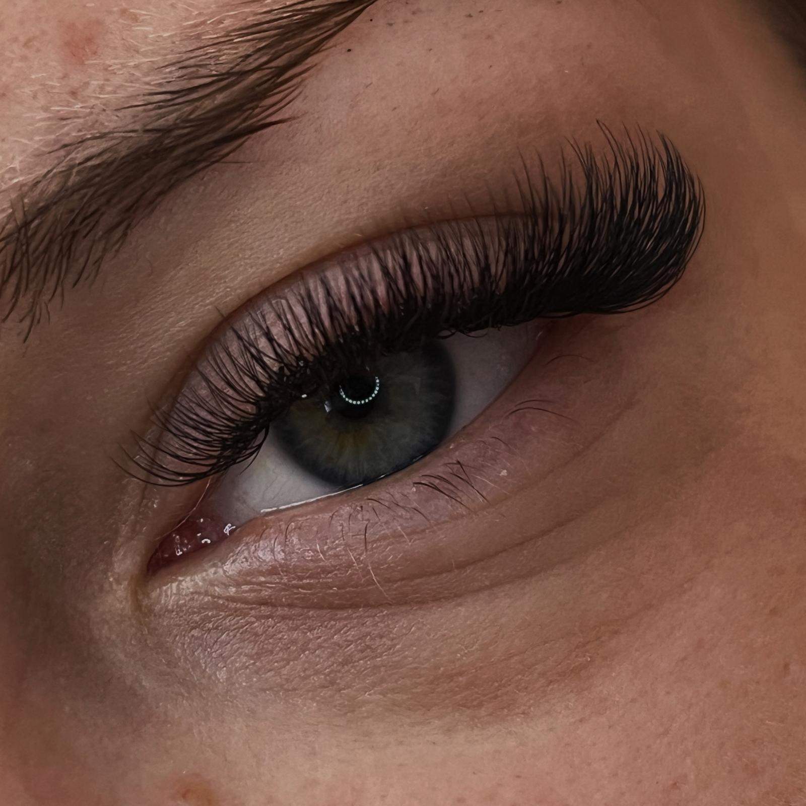 Extensiones de pestanas Valencia - volumen y densidad natural Harmony Esthetics