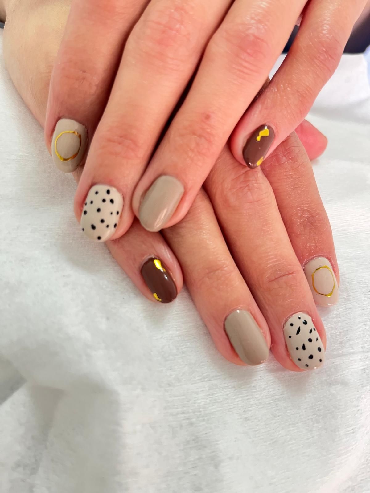 Manicura francesa clásica