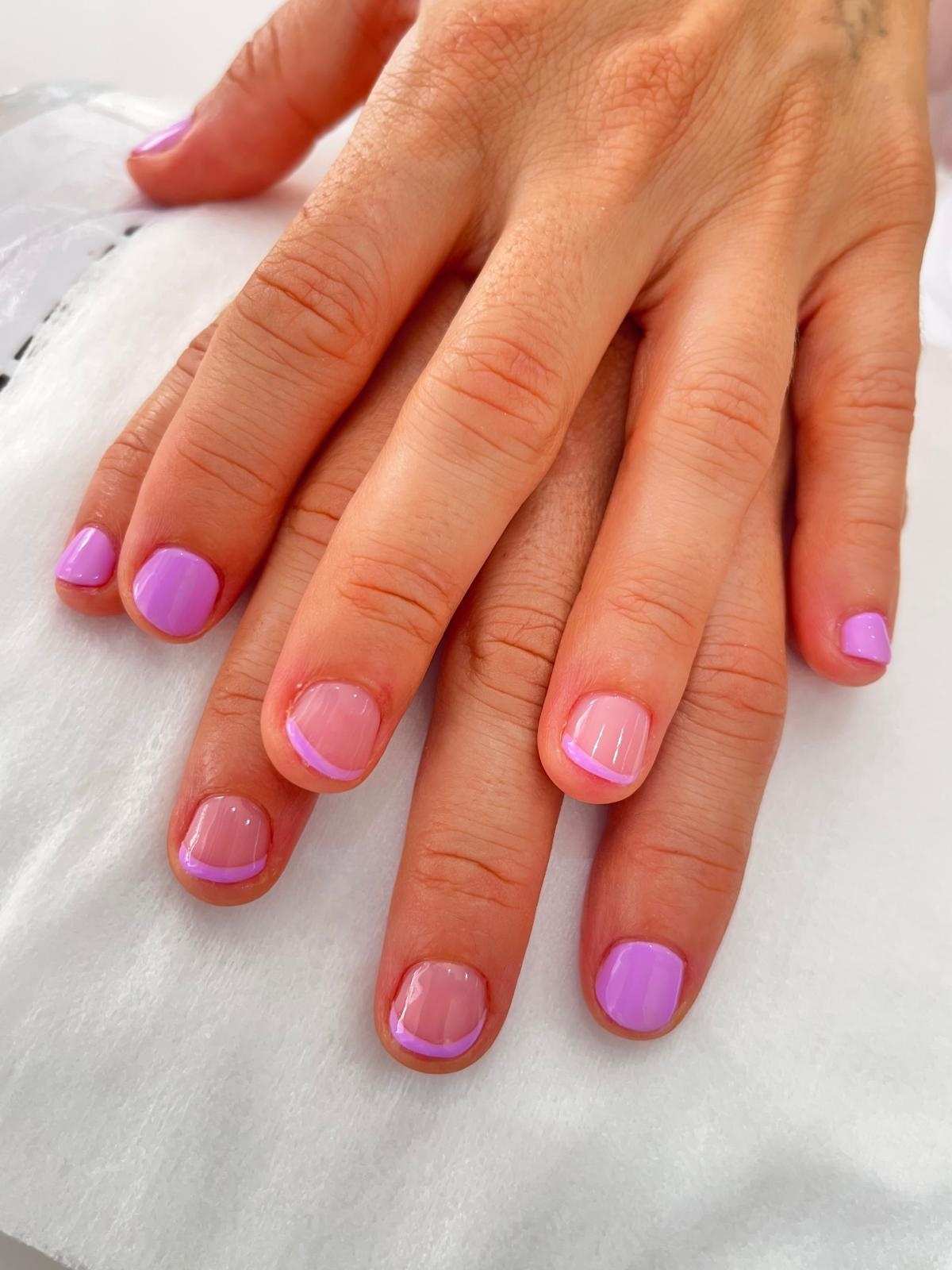 Manicura con esmalte Valencia - cuidado y detalle en cada una Harmony Esthetics La Zaidia