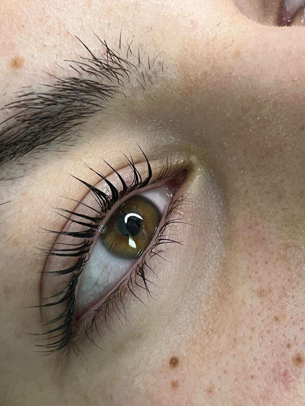 Lifting de pestanas con tinte Valencia - curvatura y color natural Harmony Esthetics